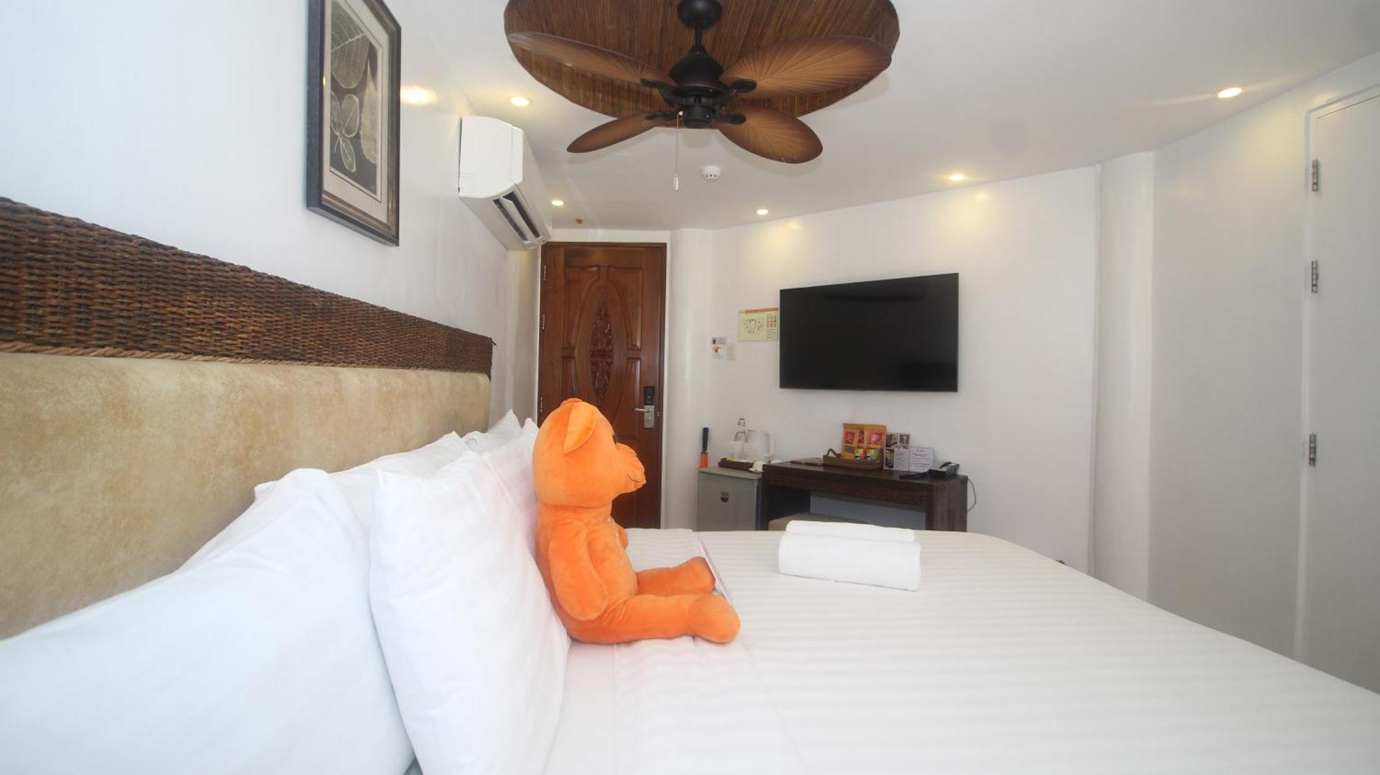Ambassador In Paradise Balabag  Bagian luar foto Deluxe Room